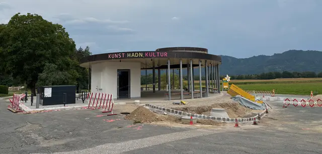 Die Arbeiten beim "GenussWerk Südkärnten: Južna Koroška" in Oberdorf sind aktuell voll im Gang, eröffnet wird es am 19. September. | Foto: MeinBezirk.at/Petra Lammer