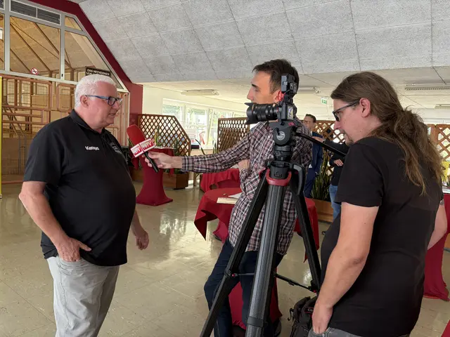 Der Leobener Handball-Präsident Claus Hödl im Interview mit Hiway-TV | Foto: Gaube