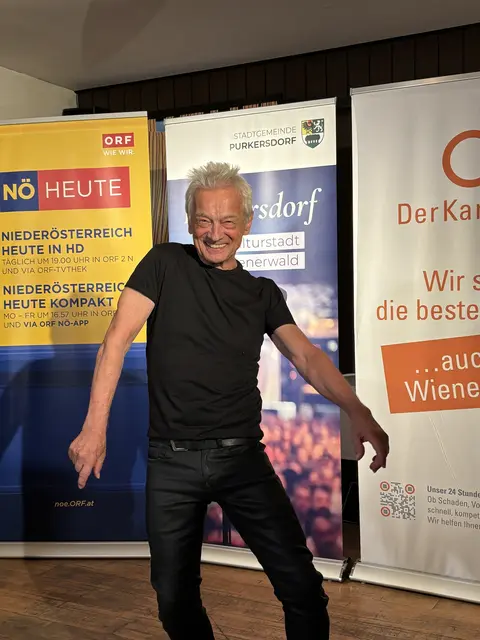 Das Geburtstagskind des Abends: Boris Bukowski. | Foto: Lauren Fahrenberger / MeinBezirk