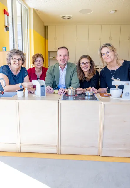 Die neue Einrichtung umfasst vier Gruppen und gesamt 91 Plätze, es gibt drei Kindergartengruppen und eine alterserweiterte Gruppe. Die Einrichtung soll künftig das Angebot an wohnortnaher und ganztägiger Kinderbildung und -betreuung im Stadtteil Gneis vergrößern. | Foto: Stadt Salzburg/Wildbild