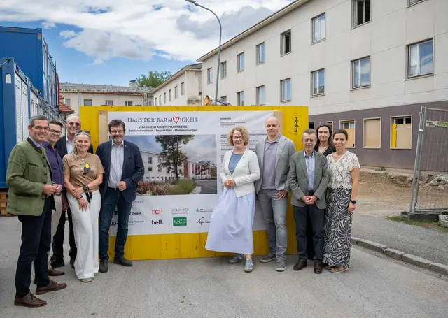 Am Stephansberg wird das ehemalige Stephansheim derzeit umfassend zum neuen „Seniorenwohnen Stephansberg“ umgebaut. | Foto: NLK Khittl