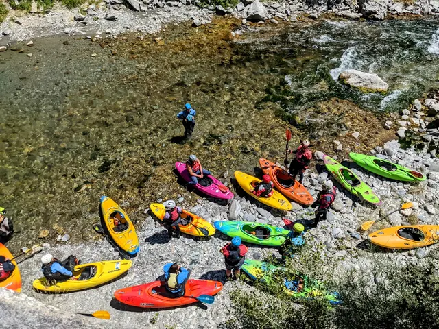 Der Kajakverein Innsbruck stellt sich vor. Wer noch nie in einem Kajak gesessen ist, kann beim KNI genauso seinen Platz finden wie erfahrene Paddler.  | Foto: KNI