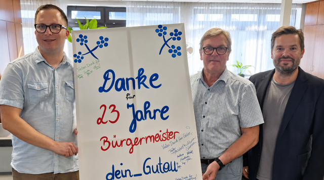 Von links: Dominic Brunner (Nachfolger als Bürgermeister), Josef Lindner und Amtsleiter Michael Krämer. | Foto: Marktgemeinde Gutau