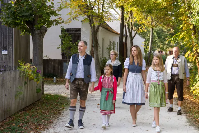 Ein Sonntag ganz im Zeichen der Tracht.  | Foto: Roman Jandl