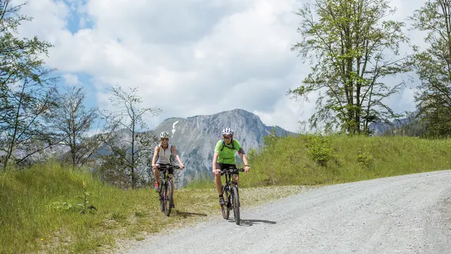 Neben den zehn Touren enthält das Magazin sämtliche Routen des Projekts „Radpilgern Mariazell“. | Foto: TV Hochsteiermark Karin Ziegler