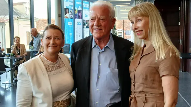 Frank Stronach wurde öfters fotografiert als so manche etablierte Künstler. | Foto: Josef Hofmüller
