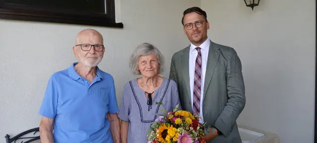Zu diesem außergewöhnlichen Anlass gratulierten Bezirkshauptmann-Stellvertreter Mag. Maximilian Kargl sowie Bürgermeister Arthur Rasch persönlich und überbrachten die herzlichsten Glückwünsche. Sie wünschten dem Jubelpaar weiterhin Gesundheit, Zufriedenheit und viele schöne gemeinsame Stunden.

 | Foto: GM Hofstetten-Grünau