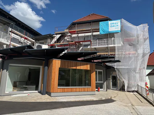 An der Fassade der ehemaligen Kik-Filiale finden noch Arbeiten statt. | Foto: Foto: MeinBezirk