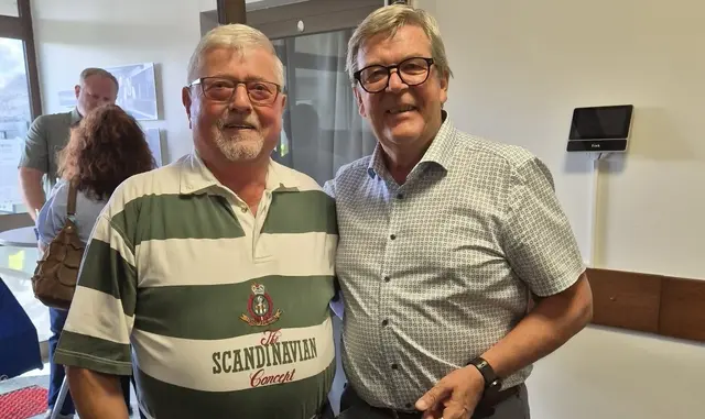 Von links: Gastwirt Edi Priemetshofer, Josef Lindner. | Foto: Marktgemeinde Gutau