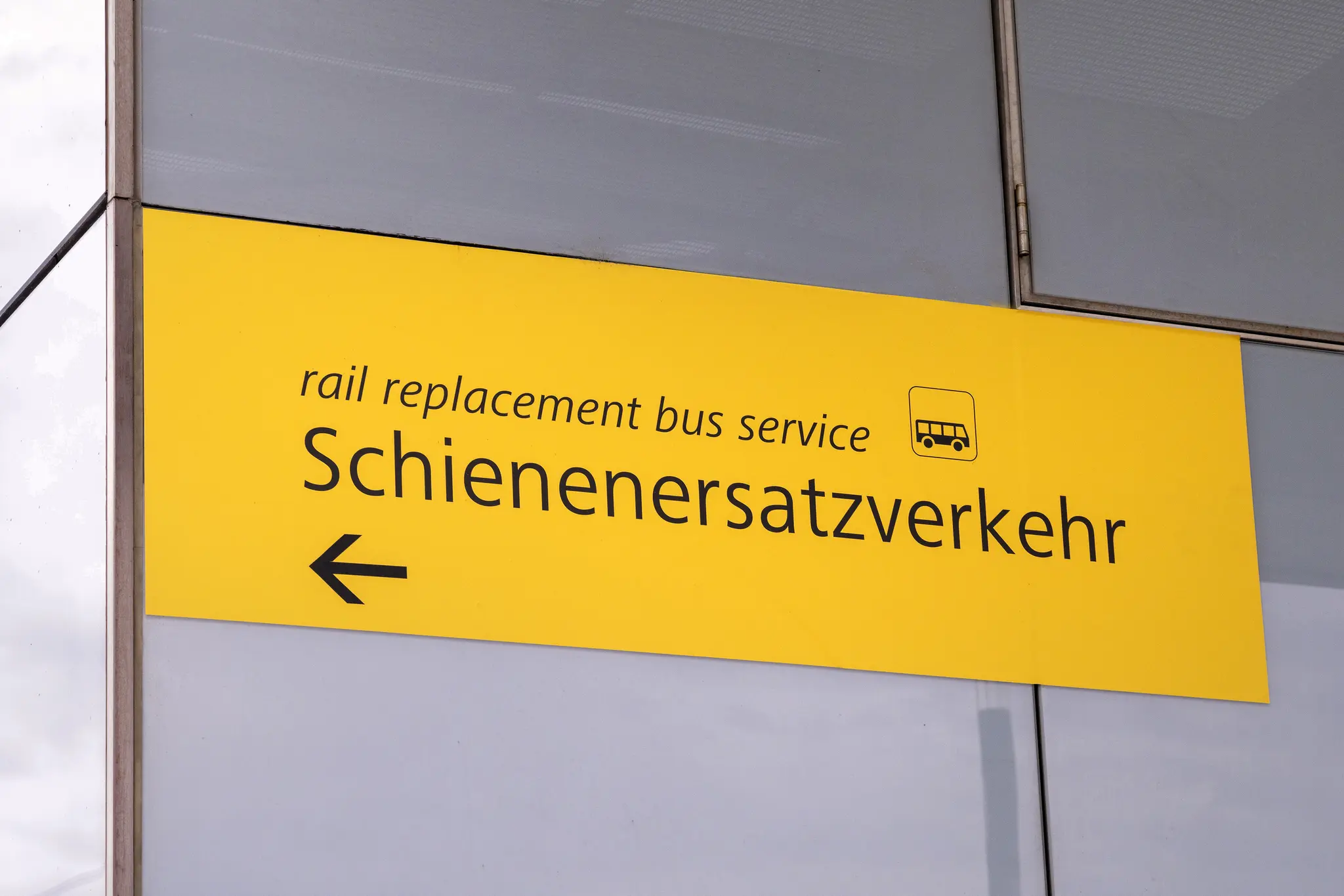S-Bahn-Sperre in Wien: Die wichtigsten Infos zum Ersatzverkehr, Tickets & Flughafen-Anreise