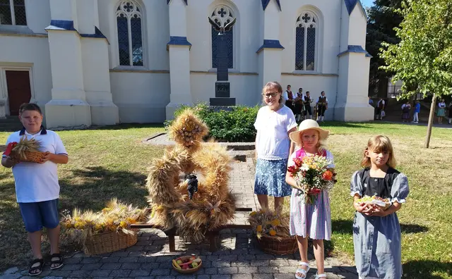 Frau Elfriede Trost mit eine Teil "Ihrer Kinder " | Foto: Hofstetter Gertrude