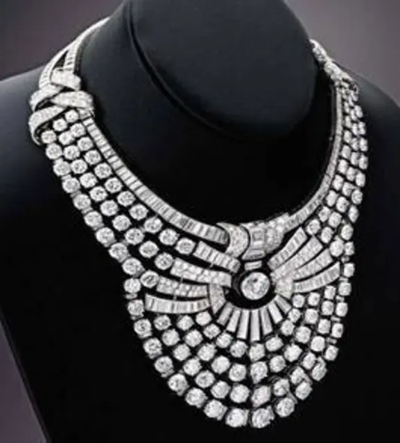 Das geraubte Collier soll Millionen wert sein. | Foto: LPD Wien