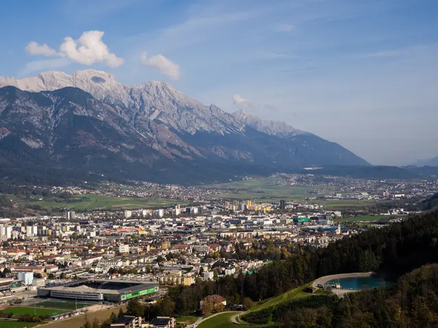 Rund fünf Kilometer südöstlich von Innsbruck lag das Epizentrum des Bebens. | Foto: pexels / Victor de Dompablo