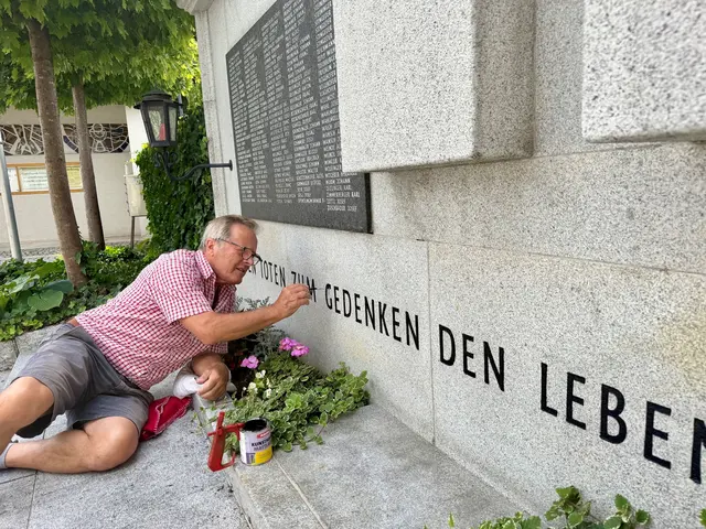 Für diese Arbeit braucht es eine ruhige Hand und – wie man sieht – vollen Einsatz! | Foto: Naderer