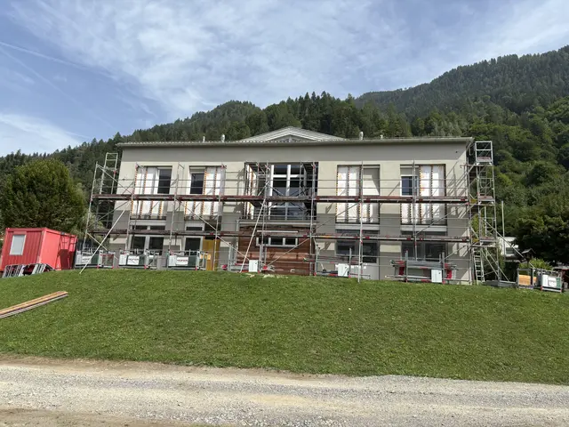 Neben der Volksschule und Musikschule werden hier künftig auch die Kleinkindbetreuung sowie die öffentliche Bücherei und Schulbücherei untergebracht sein. | Foto: meinbezirk.at/Alen Grabic