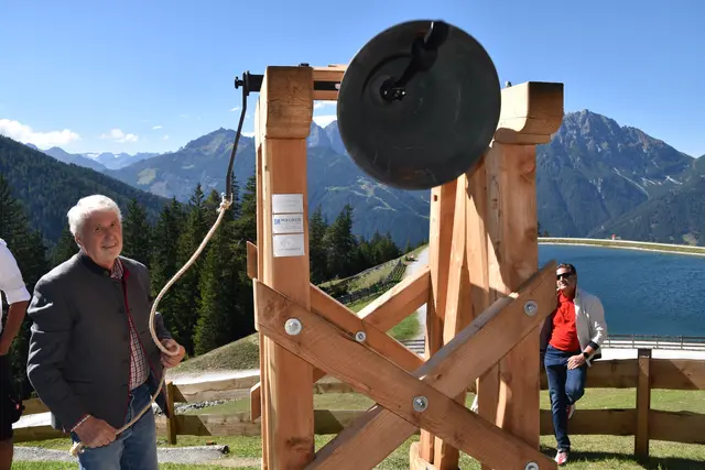 Der künstlerische Kopf des Projekts Helmut Strobl bei der Eröffnung. | Foto: Kainz