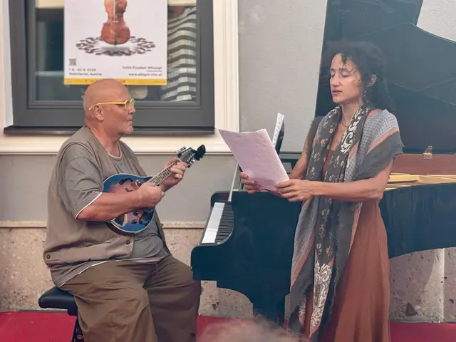 Wolfgang Bankl an der Mandoline und Anna Schweizer mit Sopran-Gesang. | Foto: Markus Kahrer