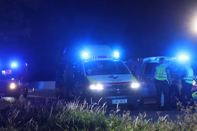 Foto: Ein Auto kam auf der A1 bei Eberstalzell von der Fahrbahn ab und überschlug sich.