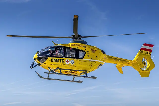  Der 73-jährige Pinzgauer wurde bei dem Unfall schwer verletzt und musste mittels Hubschrauber ins Unfallkrankenhaus nach Salzburg geflogen werden. | Foto: pixabay / Kollinger