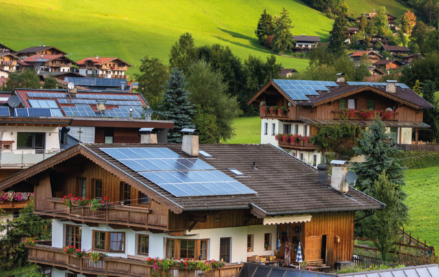 Die heimischen Raiffeisenbanken initiieren die flächendeckende Ausrollung von Erneuerbaren Energiegemeinschaften (EEG). | Foto: Adobe Stock