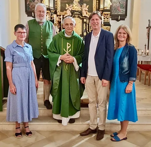 Nach 16 Jahren als Seelsorger und Priester im Dekanat Geras wurde die letzte Messe von Pfarrer, Moderator und Geistlichem Rat Stanislav Michal Milczanowski in Walkenstein zu einem besonders emotionalen Abschied. | Foto: Pfarre Horn