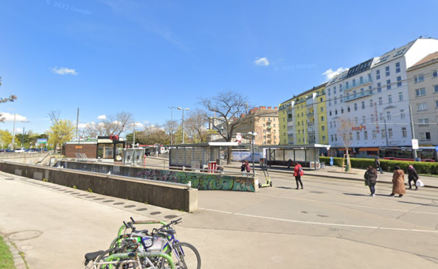 Die Arbeiten nach dem Wasserrohrgebrechen im Bereich Friedrich-Engels-Platz werden nicht am Mittwoch zum Ende gehen. (Archiv) | Foto: Screenshot Google Maps
