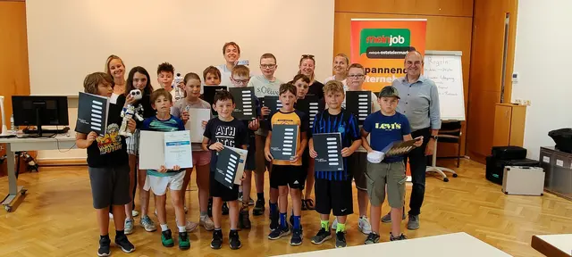 Auf spielerische Weise konnte 16 Kindern in Weiz die Programmiersprache und Robotik nähergebracht werden. | Foto: Wirtschaftskammer Regionalstelle Weiz