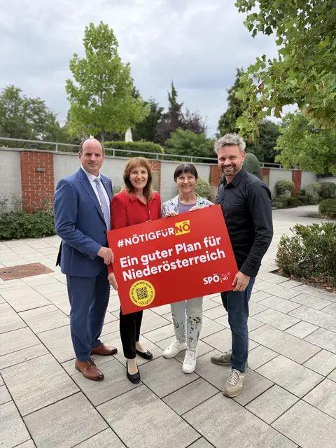 Rene Zonschits, BGM. Silvia Drechsler (Mödling), BGM Marion Thurner (Achau), Bezirksvorsitzender David Loretto. | Foto: SPÖ