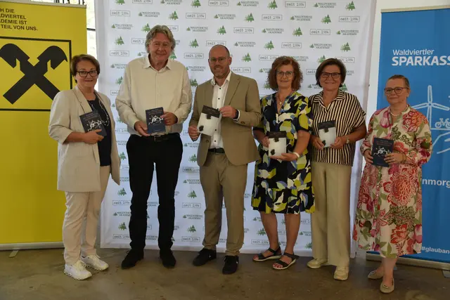 Bei der Literaturmatinee in der Eisenberger Fabrik: Moderatorin Martina Kainz, Andreas Obrecht, Vorsitzender Thomas Arthaber, Vorstandsmitglied Melitta Biedermann, Bürgermeisterin Helga Rosenmayer und Constanze von Othegraven | Foto: WALDVIERTEL AKADEMIE