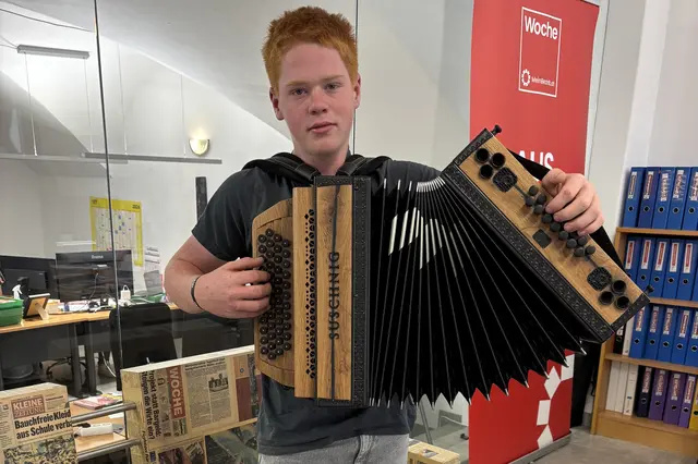 Der 14-jährige Tobias Urbanz aus St. Georgen im Lavanttal spielt seit sechs Jahren Harmonika und konnte damit bereits zahlreiche Erfolge bei Wettbewerben feiern. | Foto: MeinBezirk.at/Kerstin Pussnig