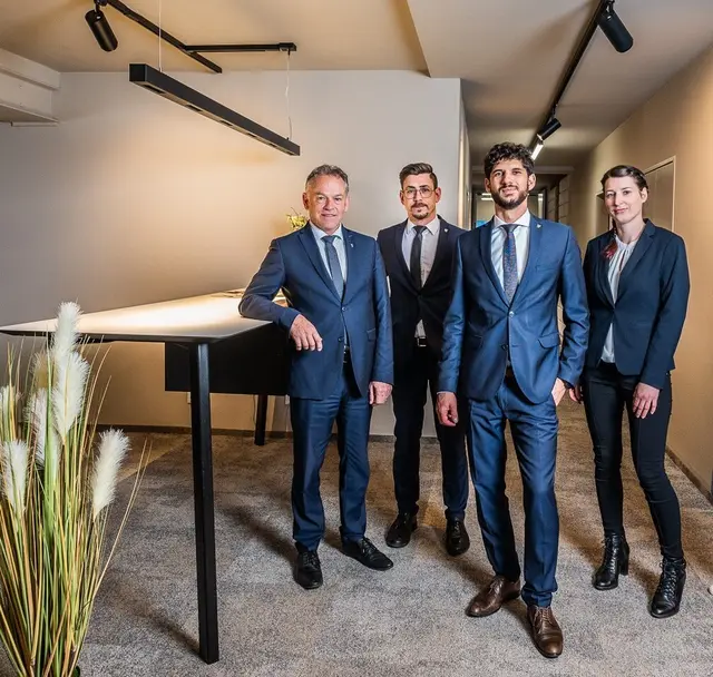 Das Team der Bestattung Wolfsberg begleitet Angehörige in einer sensiblen Zeit und setzt dabei zunehmend auf nachhaltige Mobilität. | Foto: Bestattung Wolfsberg