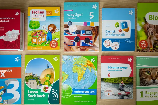 Eine aktuelle Umfrage des Österreichischen Bundesverlags (öbv) zeigt, wie wichtig Schulbücher noch für Lehrkräfte trotz digitaler Alternativen ist.  | Foto: Wirlphoto