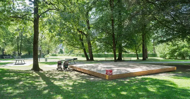 Seit Juli gibt es auch eine neue Bewegungsplattform im Gnigler Park, die zu sportlicher Bewegung einlädt. | Foto: Stadt Salzburg/Alexander Killer
