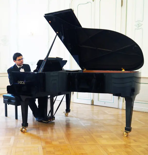 Die Marktgemeinde Maria Enzersdorf lädt am 24. September zum Schlosskonzert mit dem bulgarischen Pianisten Martin Ivanov. | Foto: Marktgemeinde Maria Enzersdorf