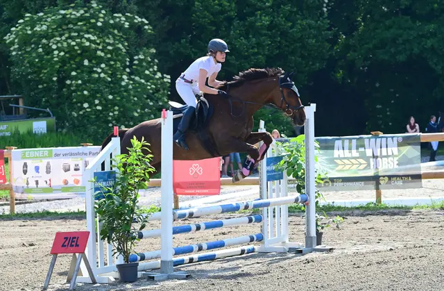 Larissa Tenhumberg und ihre Stute Elandina H überzeugten beim "Next Generation Cup". | Foto: Phototeam Lehoczky