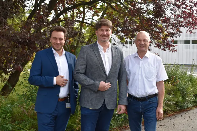 Bernhard Glatt, MA (Fachgebietsleiter Wirtschaft), Alexander Matera und Kaufmännischer Direktor Dipl. KH-BW Anton Hörth. | Foto:  Landesklinikum Korneuburg-Stockerau-Hollabrunn