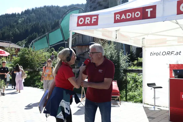 Moderatorin Isabella Krassnitz bei der ORF Sommerfrische im Drachental in der Wildschönau.  | Foto: Martina Obertimpfler 