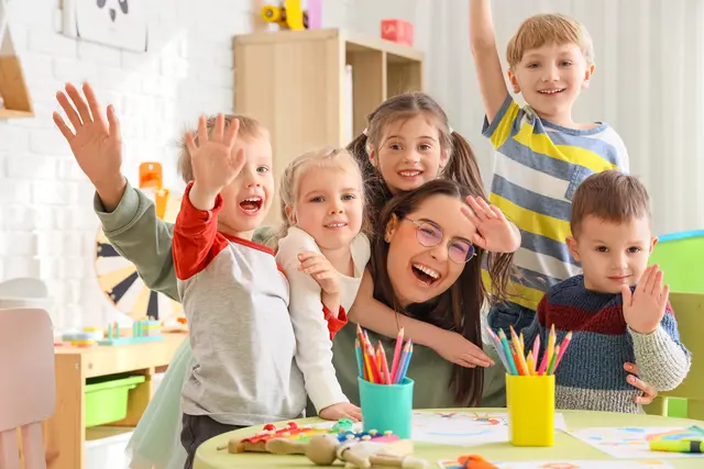 Das Einstiegsgehalt für Kindergartenpädagoginnen liegt in Oberösterreich nun bei 3.431 Euro brutto.  | Foto:  serezniy/Smarterpix