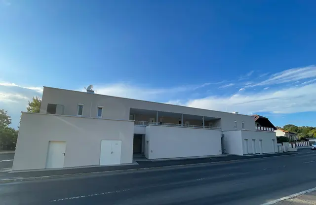 Direkt an der Hauptstraße in Eltendorf entstanden acht neue Wohneinheiten durch die Oberwarter Siedlungsgenossenschaft.  | Foto: OSG