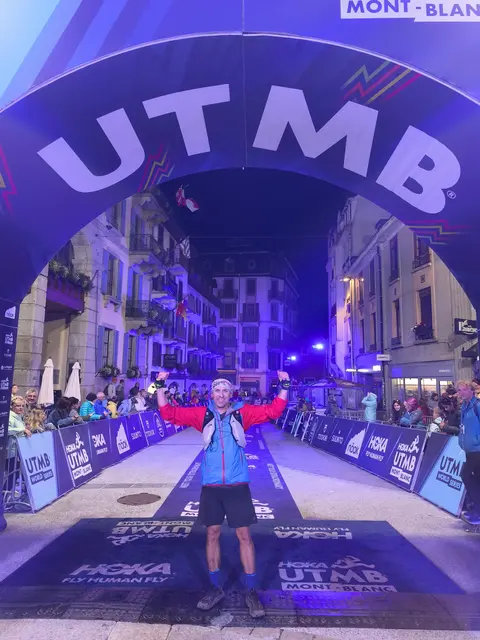 Der 38-jährige Philip Kogler aus St. Marienkirchen bei Schärding jubelt nach über 100 Kilometer über den Zieleinlauf. | Foto: Kobler