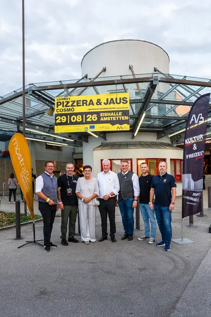 Bgm. Christian Haberhauer, Christoph Heigl (AVB), Moststraße-Obfrau Bgm. Michaela 
Hinterholzer, LR Anton Kasser, LAbg. Bgm. Lukas Michlmayr, Georg Trimmel (Moststraße), Präsident 
Thomas Govednik (Lions Club Neuhofen Wiege Österreichs) | Foto: Alexander Mutenthaler