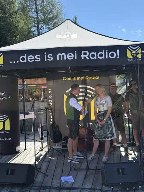 
Radio U1-Tirol-Frühschoppen auf der Dauerstoa Alm im Interview mit der Junior-Chefin
