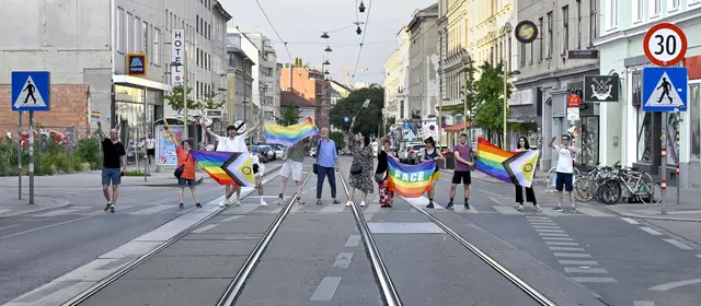 Die Ottakringer Grüne wünschen sich einen Zebrastreifen mit Regenbogenfarben - zuletzt nutzten sie den Pride Month im Juni, um auf ihre Bemühungen aufmerksam zu machen. (Archiv) | Foto: Grüne Ottakring