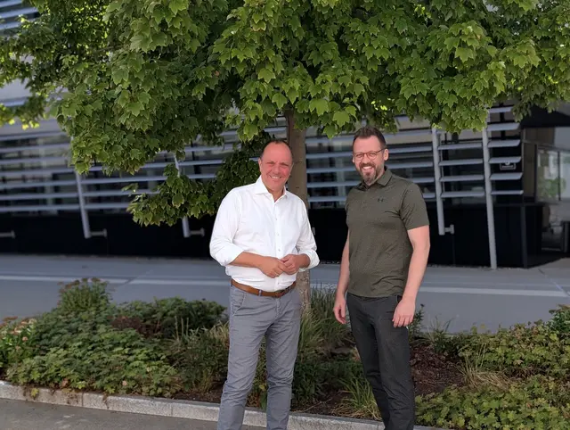 Obmann der Energieregion Weiz-Gleisdorf Christoph Stark und KLAR!-Manager Christian Hütter setzen sich für die klimafittness der Gemeinden ein.  | Foto: Energieregion Weiz-Gleisdorf