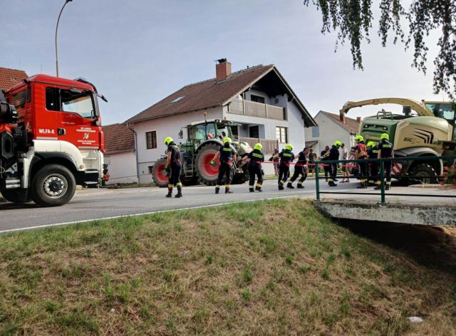 Die aufwendige Bergung erforderte das Zusammenspiel mehrerer Einsatzkräfte. | Foto: BFKDO Hollabrunn