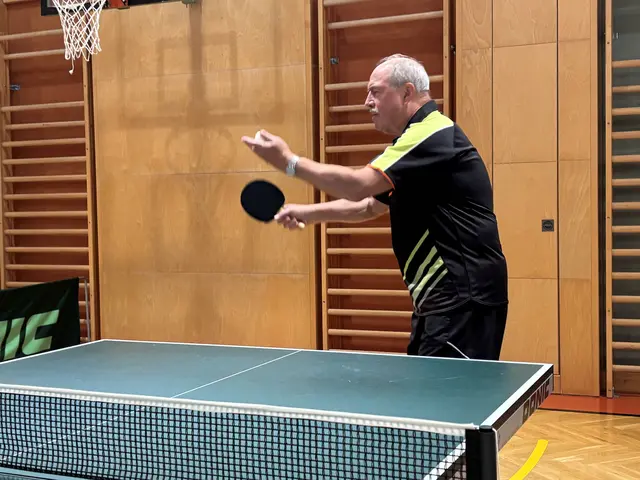 Aufschlag: Zum Tischtennis kam Fritz Schachner spät und eher zufällig. | Foto: Hirss
