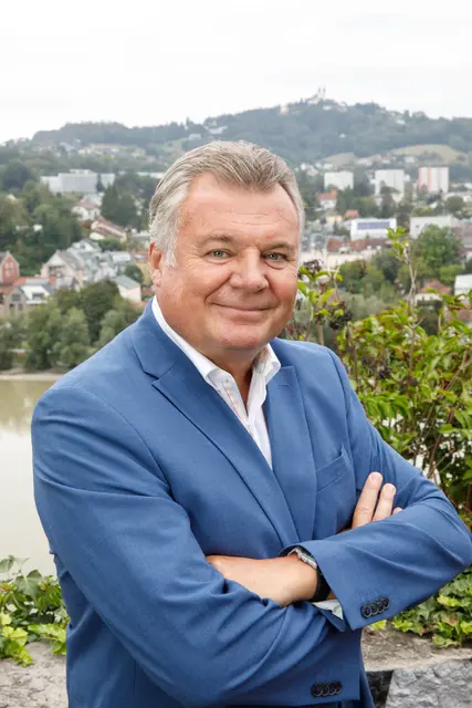 Landesrat Günther Steinkellner: „Die Zahlen zeigen deutlich: Der Verkehr ist nicht einfach weniger geworden, sondern er wurde dorthin verlagert, wo er hingehört – auf die Umfahrung.“ | Foto: Hermann Wakolbinger