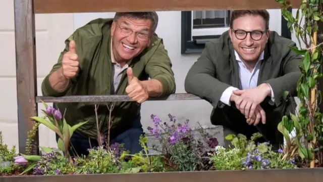 Reinhard Kittenberger (links) und Josef Renner an einem ReKi-Modell. (Foto:ReKi) Weniger anzeigen