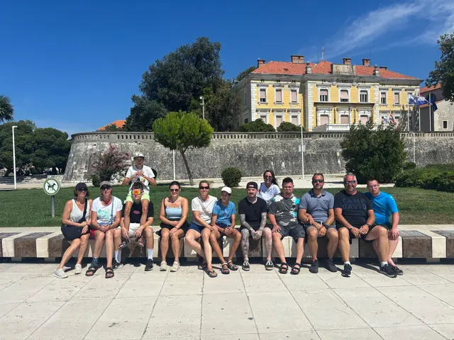 Brigitte Neubauer (5.v.li.) engagiert sich mit der Inklusionsgruppe der Alpenvereinsjugend Wolfsberg für Teilhabe. Höhepunkt des heurigen Programms war erneut ein inklusiver Segeltörn an der kroatischen Küste. | Foto: Privat