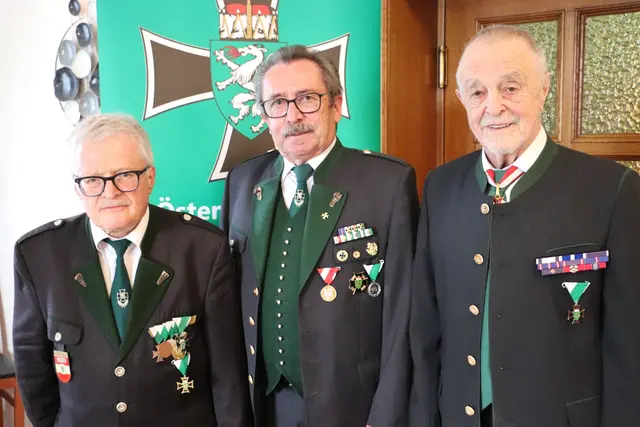 Herbert Judmaier (li), Gerald Kejzar und Klaus-Dieter Arlati vom ÖKB-Vorstand Judendorf laden zum Frühschoppen in Gratwein-Straßengel.
 | Foto: Edith Ertl